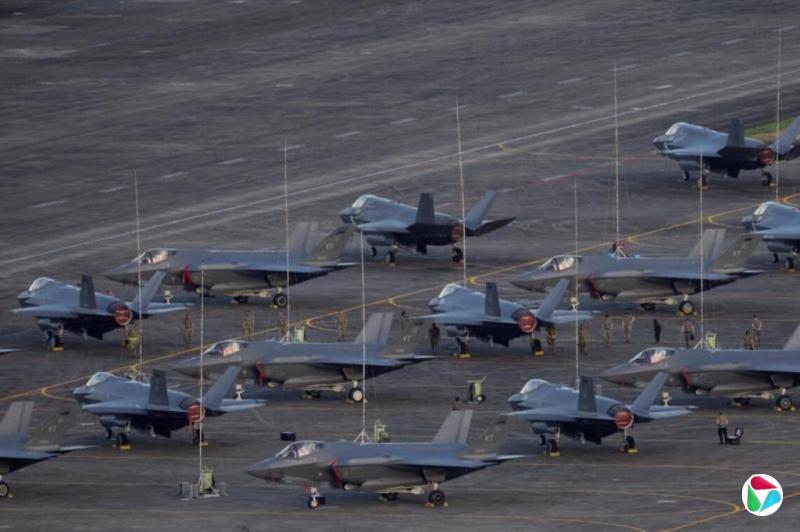 ��ý����������ձȵ���������ս�ɻ�����Աװ��