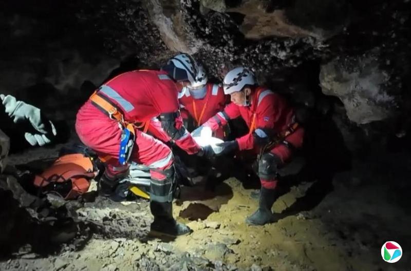 �й�28������Ա�ڶ�Ѩ���ܵ���桰̫����ѵ��