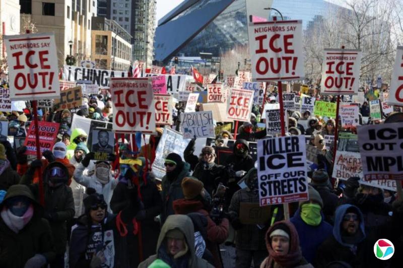 美国明尼苏达州抗议针对非法移民的暴力执法