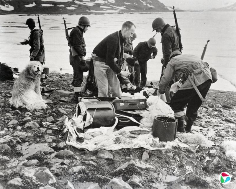 1943�꣬����Ϯ��������������һ�������ϵĵ¹���̨��������غ󣬼�鳷�˵��ɴ������Ľ���ɡװ����