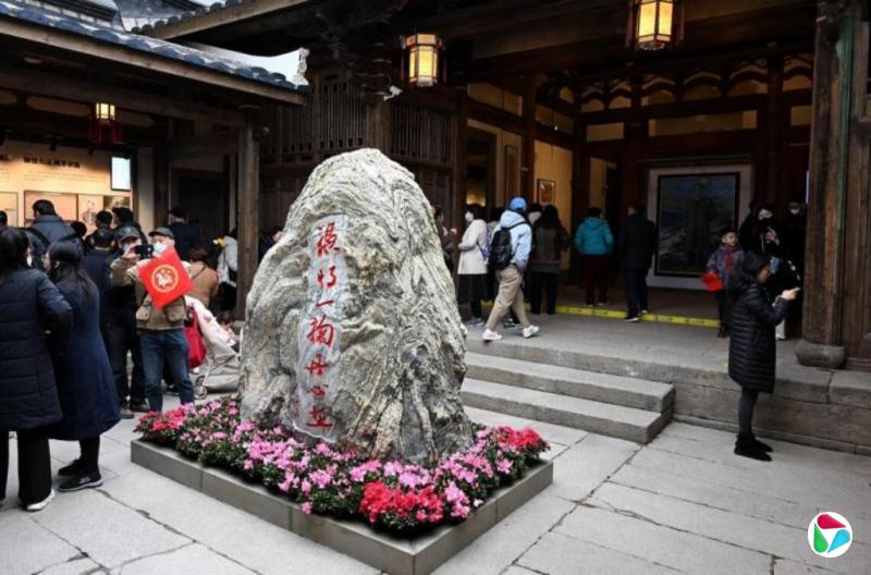 �򡶳�Ĭ����ҫ�����ߺ� ��ʯ�ʾ����ɺ����������