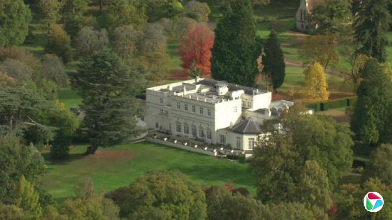 �ʼұ�����2025��10��21�մӿ��и���������Ͱ�ɫ���ν��������Ͱ���ͥ�������������[�[��԰��֮�С����ż��ڴ��ļ�ת���＾��������ľҶƬ��תΪ��ɫ���������Ա��ִ��̡�