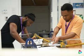 Ӣ��������������ҵ��ѧ����ѵ