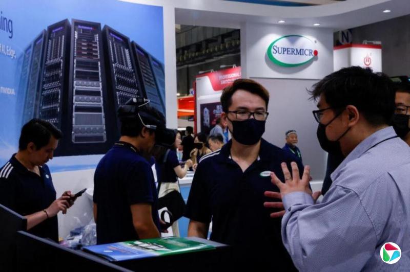 Ӣΰ���������AI��Ƭ��˽��  ��΢���˱���