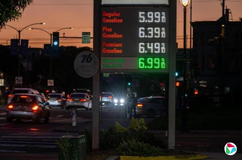 美局部放宽伊朗石油制裁30天 抑油价兼顾中期选举