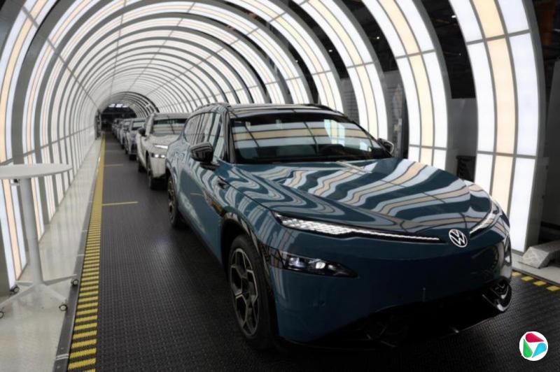 ����CEO���¹�������辵�й�ģʽ�Ա��־�����