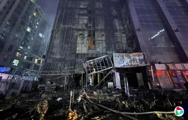 山西太原建筑发生火灾一死25伤