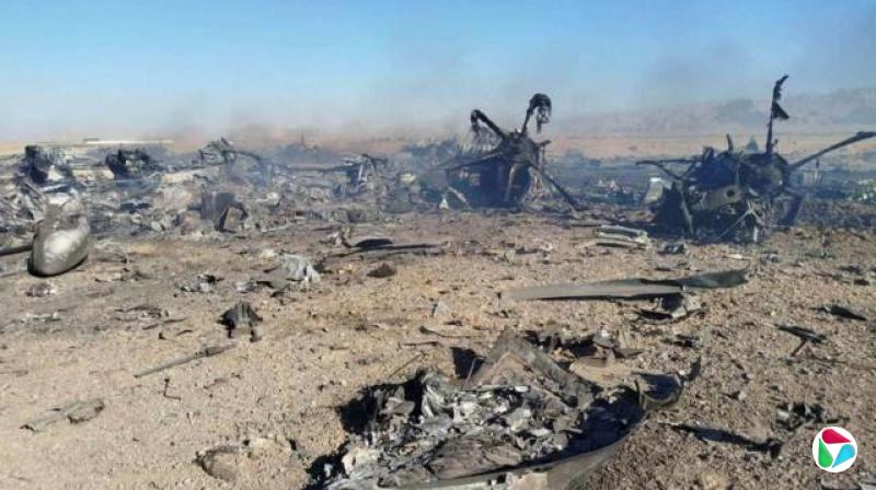 һ�žݳ�����������������Ѱ�������վ���Ա�ж��ڼ䡢��ʾ���ݻٷɻ��к��Ļ��档ɳ����ɢ��Ľ�����Ƭ�������䣬�ɼ�����������������