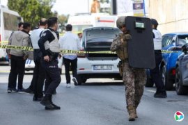 ��˹̹��������ɫ�����¹��ⷢ��ǹ���� ����ǹ��һ������