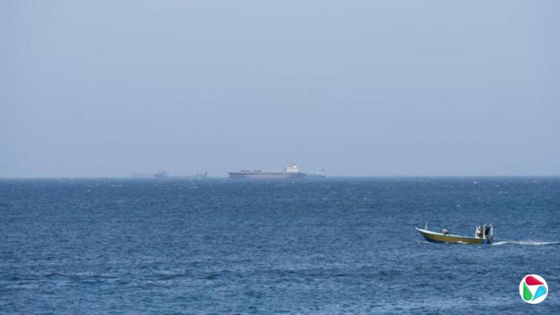 三艘超大型油轮通过霍尔木兹海峡 两艘为中国油轮