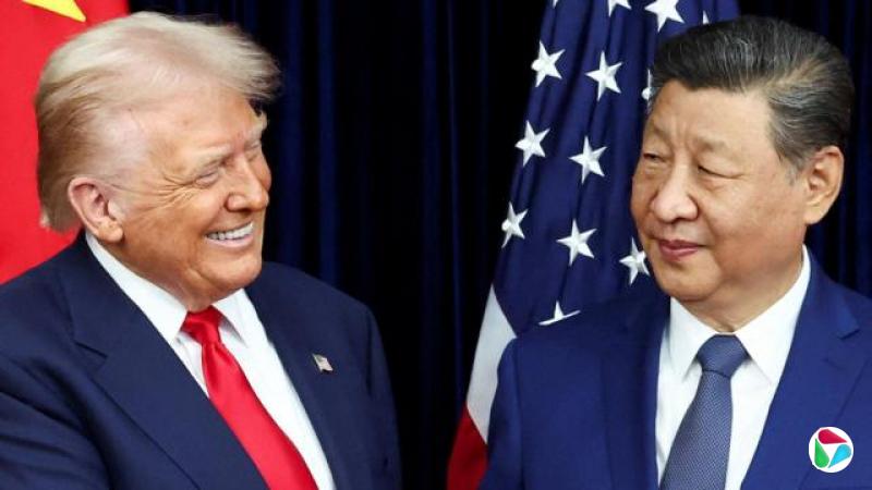 特朗普(左)与习近平(右)在韩国釜山金海国际机场会晤(30/10/2025)