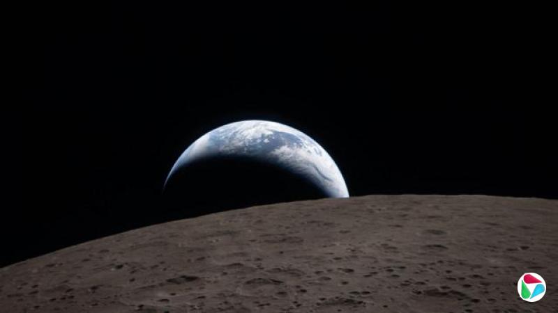 从月球遥望地球