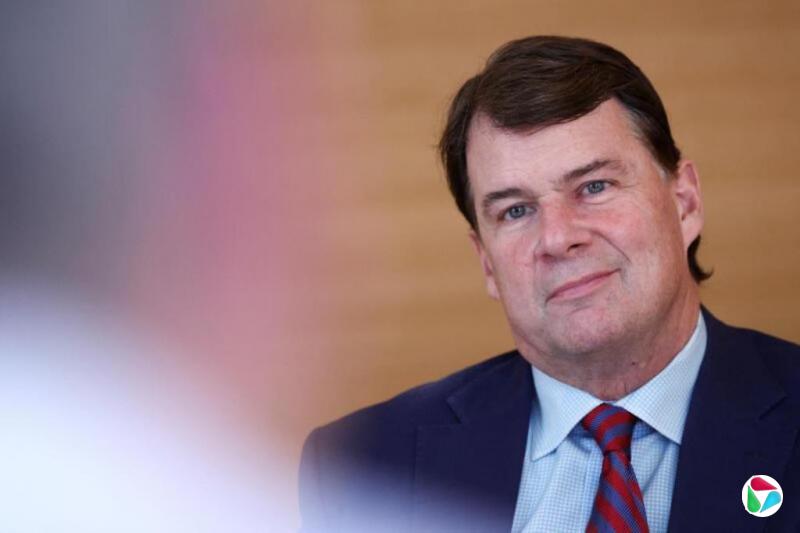 �Ƴ�������ͷ�й������� ����CEO������ֹ�й�������