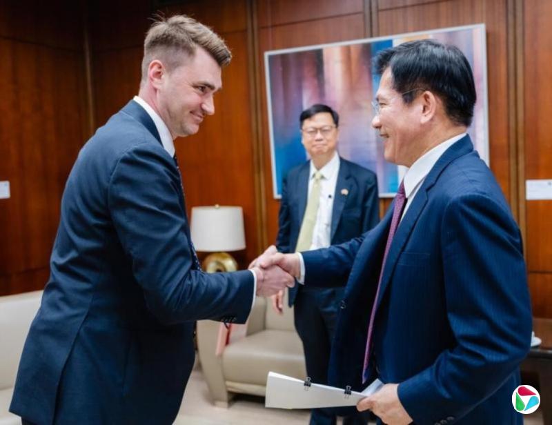 ������������פ̨���� ̨�ⳤ���ս�Բ�ҵ����