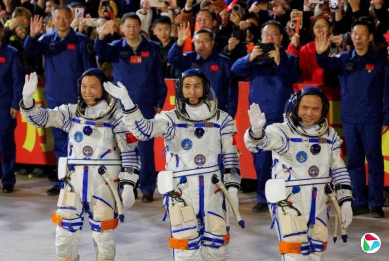 ���۶�ʮһ�ź���Ա�ڹ�פ��ʱ���ӳ�һ����