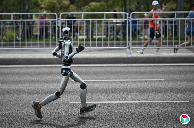 �������λ������˶���8���ڱ����ٰ� �����κ�Ͷ��������