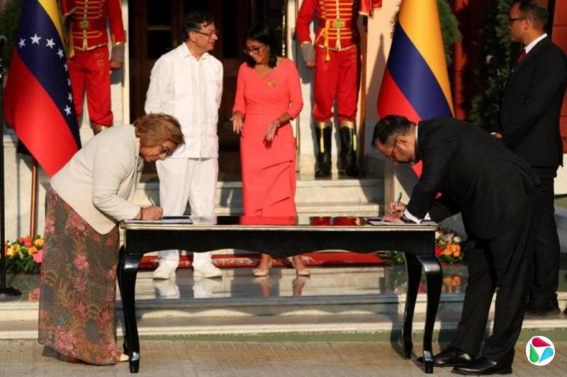 ��������̨��ί��������ӭ��� ����ױ��Ǻ�������ڰ�