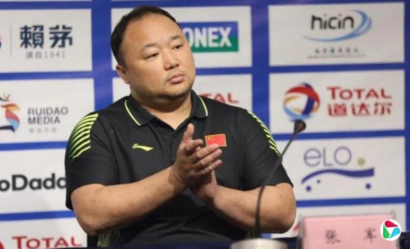 ����죺���˹ھ�������̳��