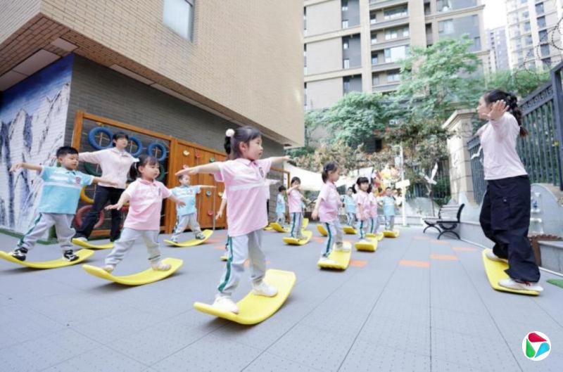 云南公立幼儿园要求家长提供薪资流水 官方:不规范非必要